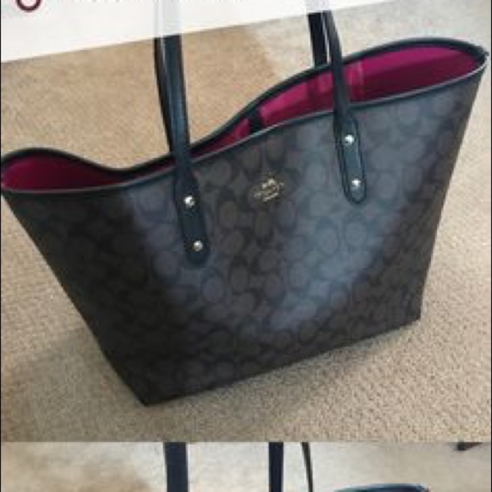 Searching for this Coach tote